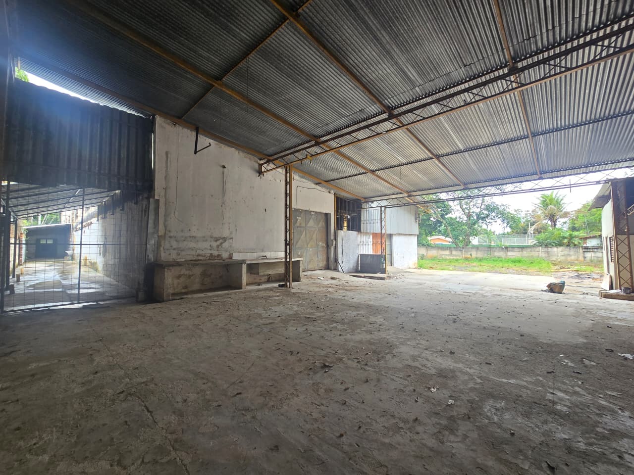 Galpão para alugar em Sorocaba no Éden, 1.001 m² construídos, 800 m² fabris, amplo pátio e fácil acesso às rodovias