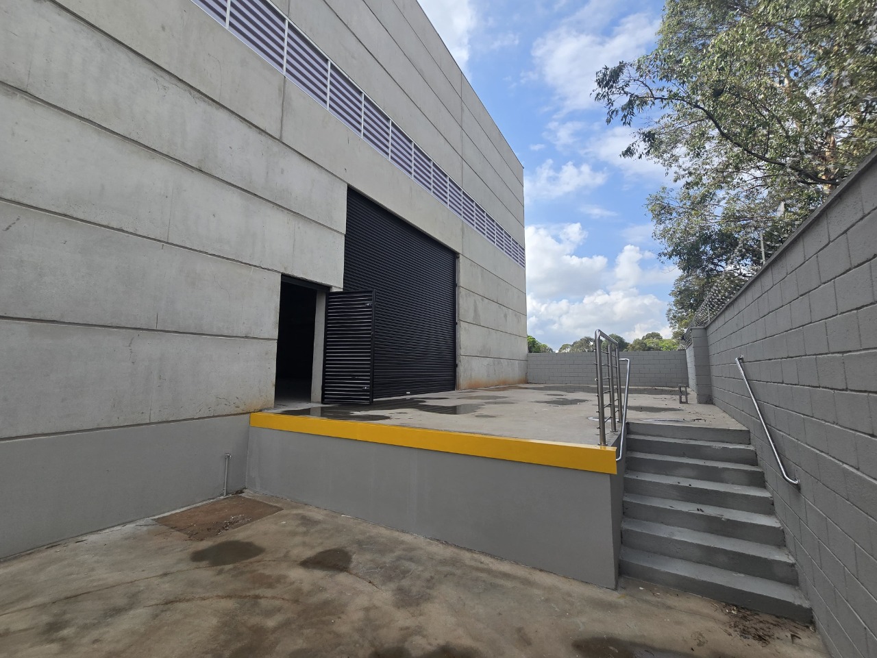 Galpão para Alugar em Condomínio em Sorocaba 1.200m² - 3 Docas. Fácil acesso à Rod. Castelo Branco