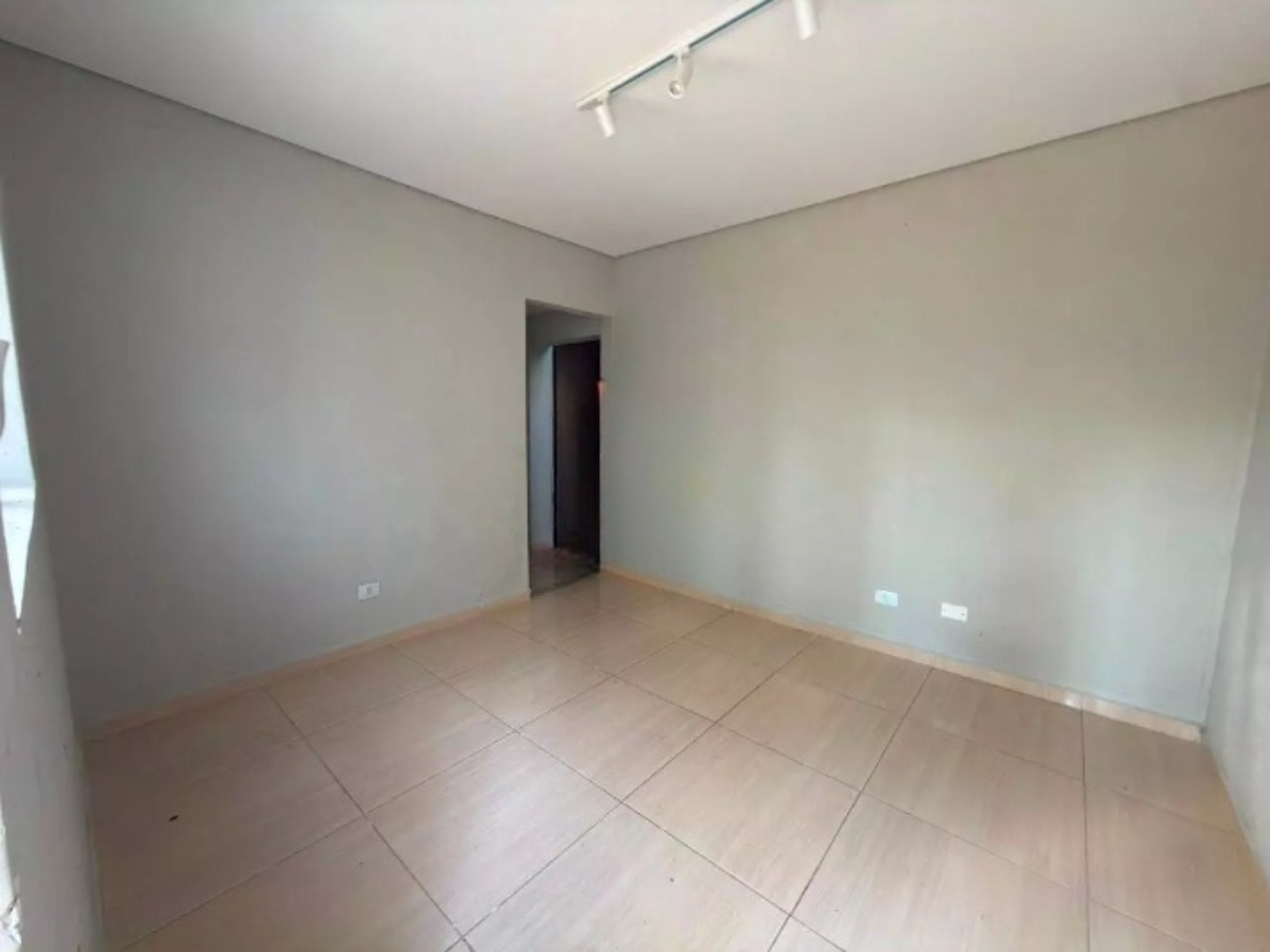 Galpão para alugar em Sorocaba no Éden, 1.001 m² construídos, 800 m² fabris, amplo pátio e fácil acesso às rodovias
