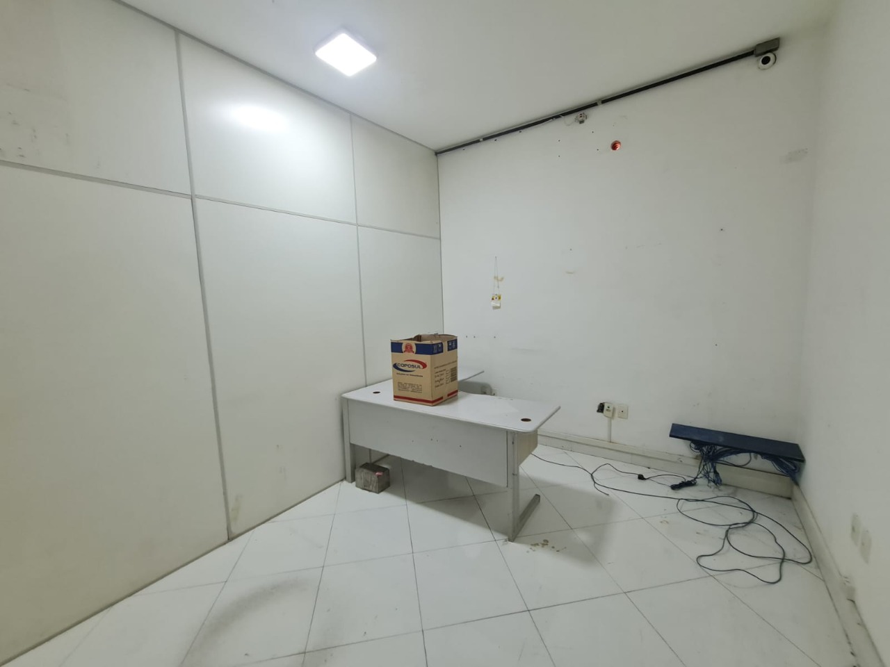 Galpão logístico para alugar em Sorocaba com 2.300 m², terreno de 5.000 m², pontes rolantes de 5 e 10 toneladas e piso de alta resistência