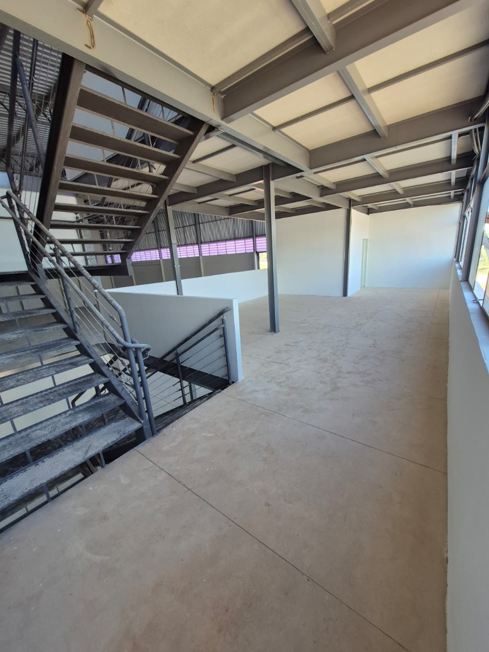 Galpão para Alugar em Sorocaba em Condomínio 980m² com Doca