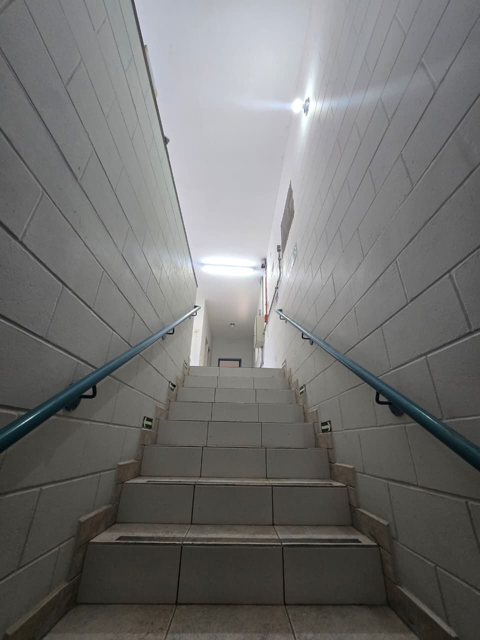 Galpão para alugar em Sorocaba, Éden, com 3.800 m² construídos, 13 docas, amplo pátio e fácil acesso à Castelo Branco