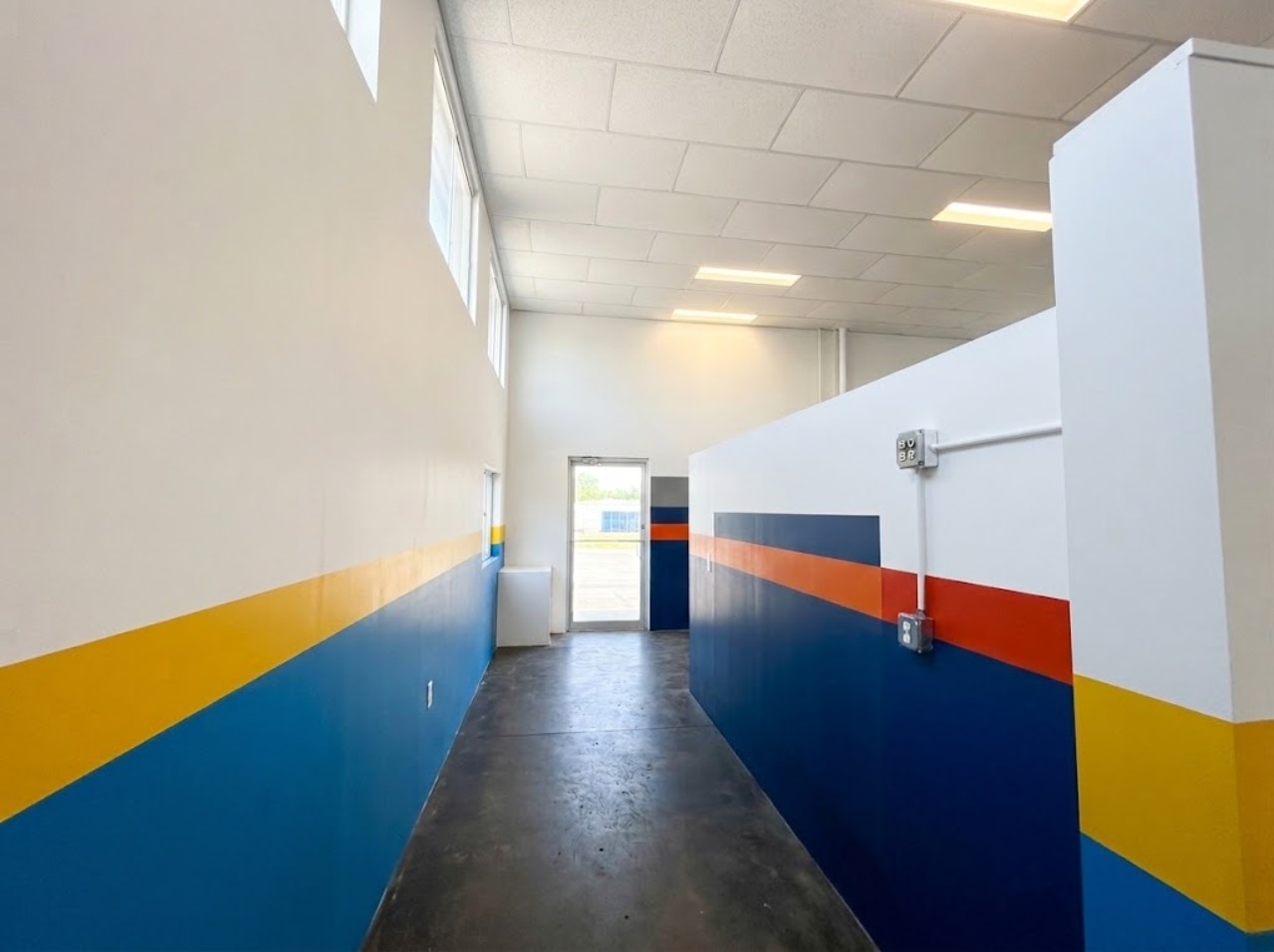 Galpão para alugar ou vender em Sorocaba na Av. General Carneiro, com 535 m², estacionamento e excelente visibilidade comercial