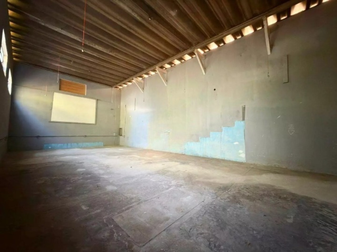 Galpão para alugar em Sorocaba no Éden, 1.001 m² construídos, 800 m² fabris, amplo pátio e fácil acesso às rodovias