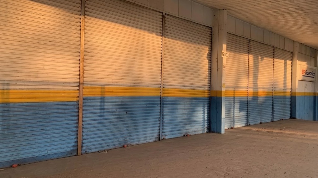 Galpão para alugar ou vender em Sorocaba na Av. General Carneiro, com 535 m², estacionamento e excelente visibilidade comercial