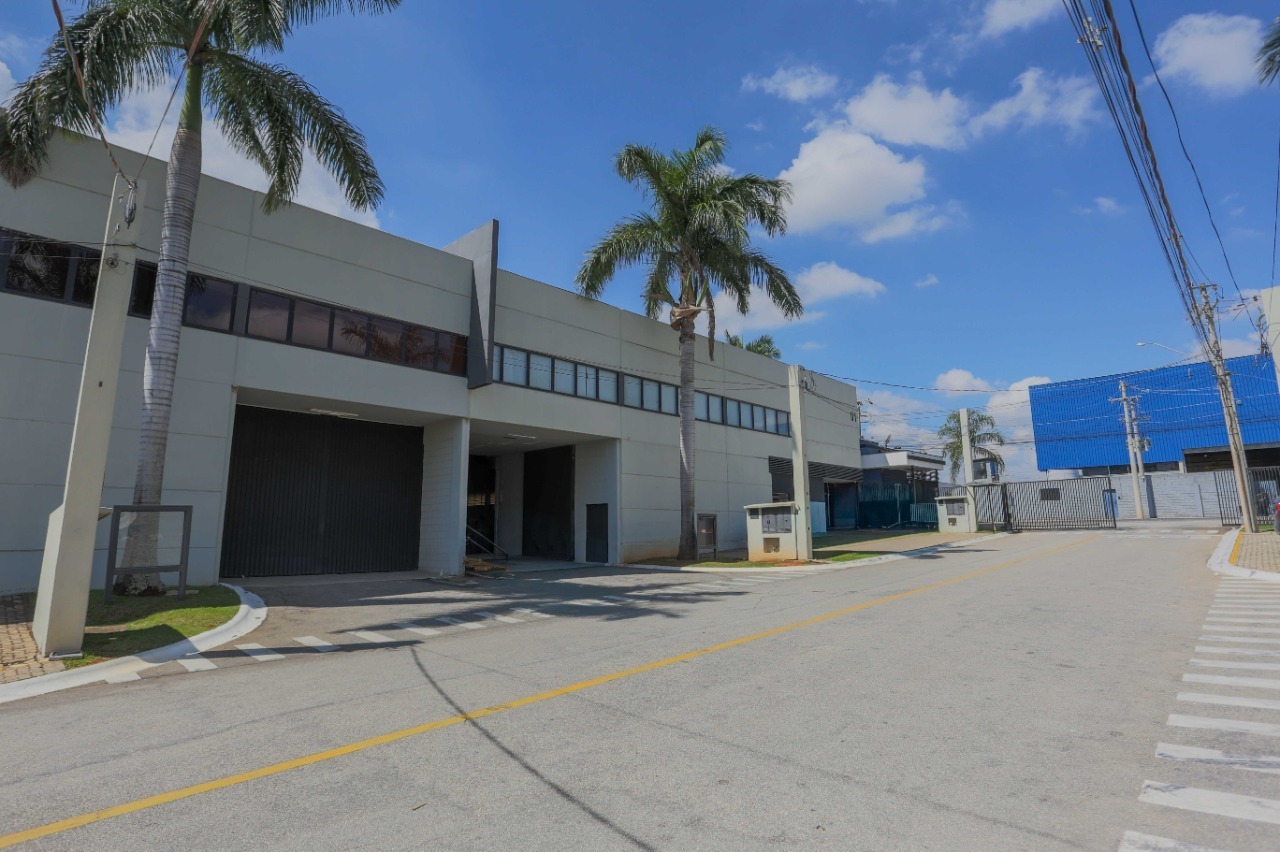 Galpão à Venda com Renda em Sorocaba, em Condomínio Fechado, com 1.317 m² Construídos, Doca e Pé-Direito de 12 m