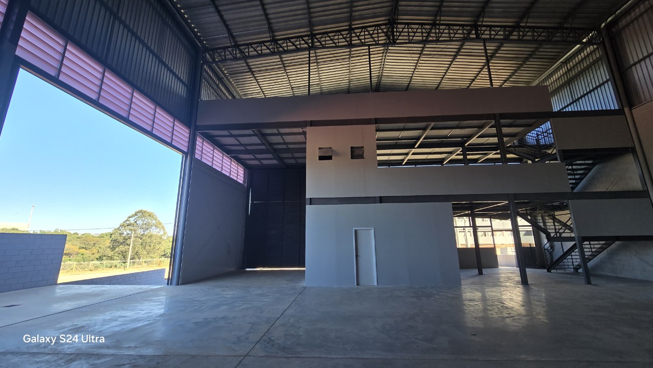 Galpão para Alugar em Sorocaba em Condomínio 980m² com Doca