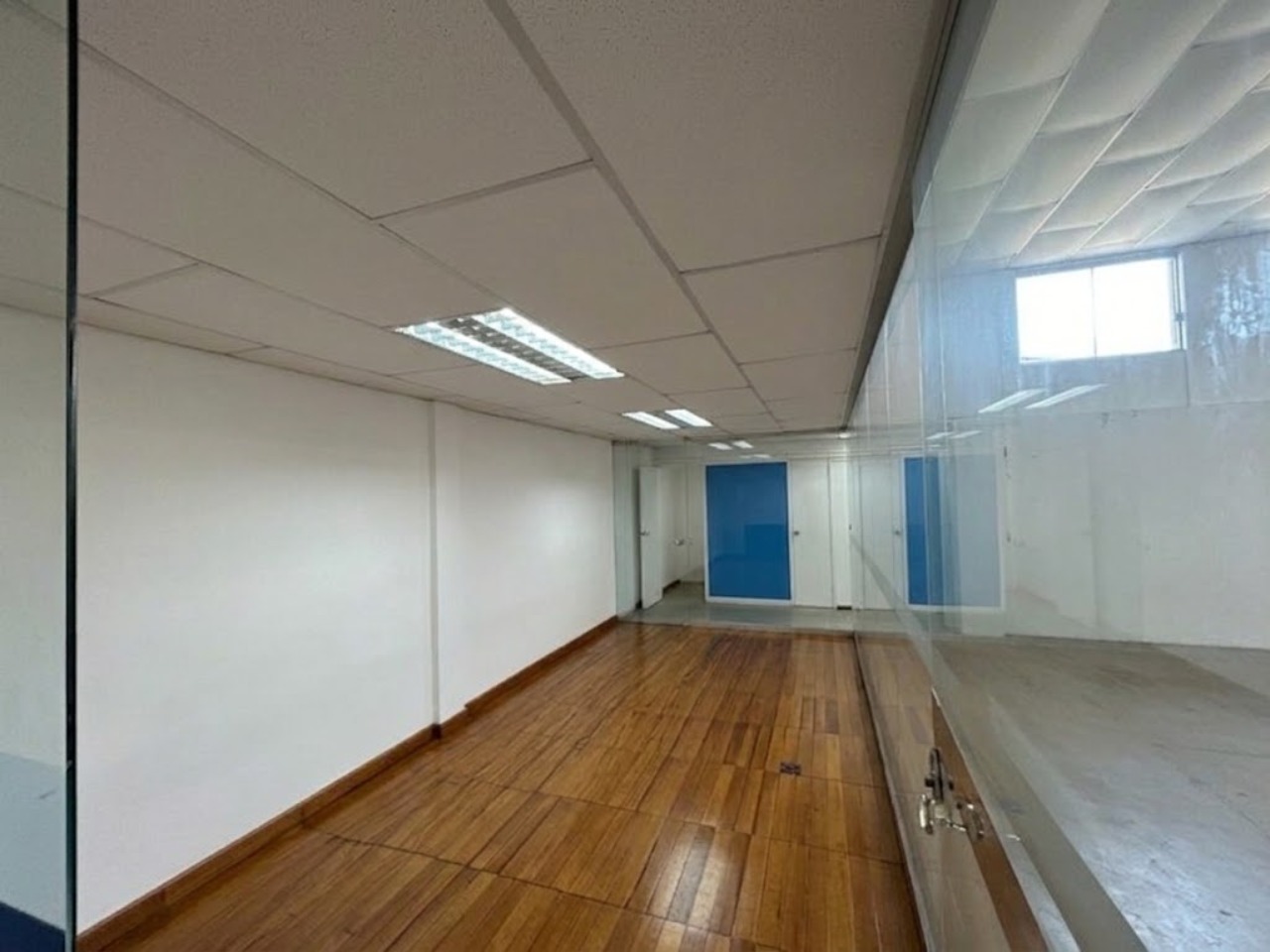 Galpão para alugar ou vender em Sorocaba na Av. General Carneiro, com 535 m², estacionamento e excelente visibilidade comercial