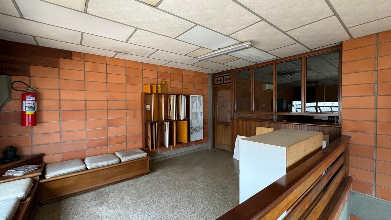 Galpão para alugar em Sorocaba com 2.738 m², frente de 100 m para a Av. Ipanema, pátio, 2 acessos de caminhão e 60 vagas