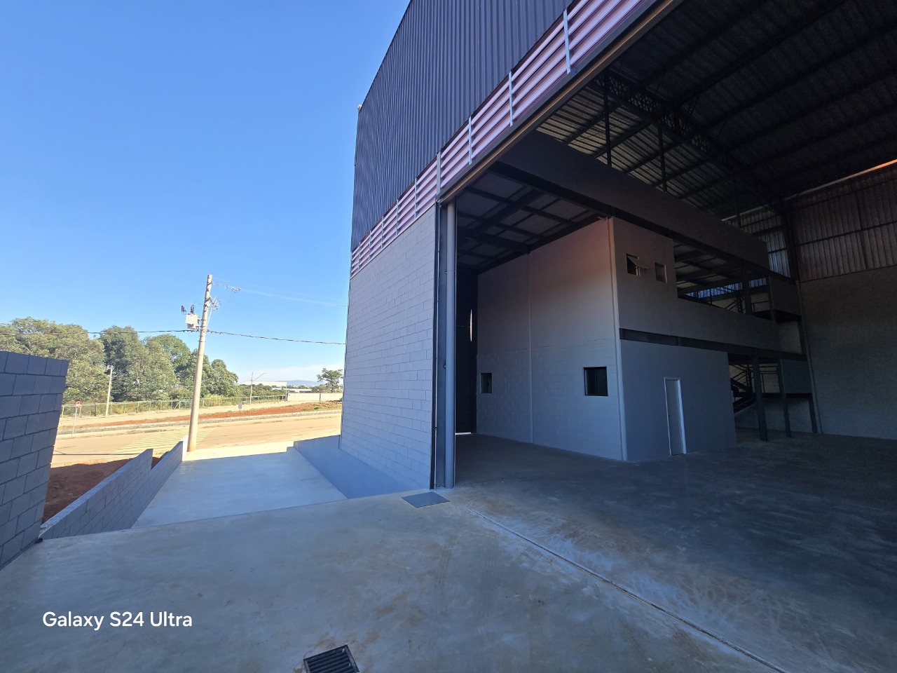 Galpão para Alugar em Sorocaba em Condomínio 980m² com Doca