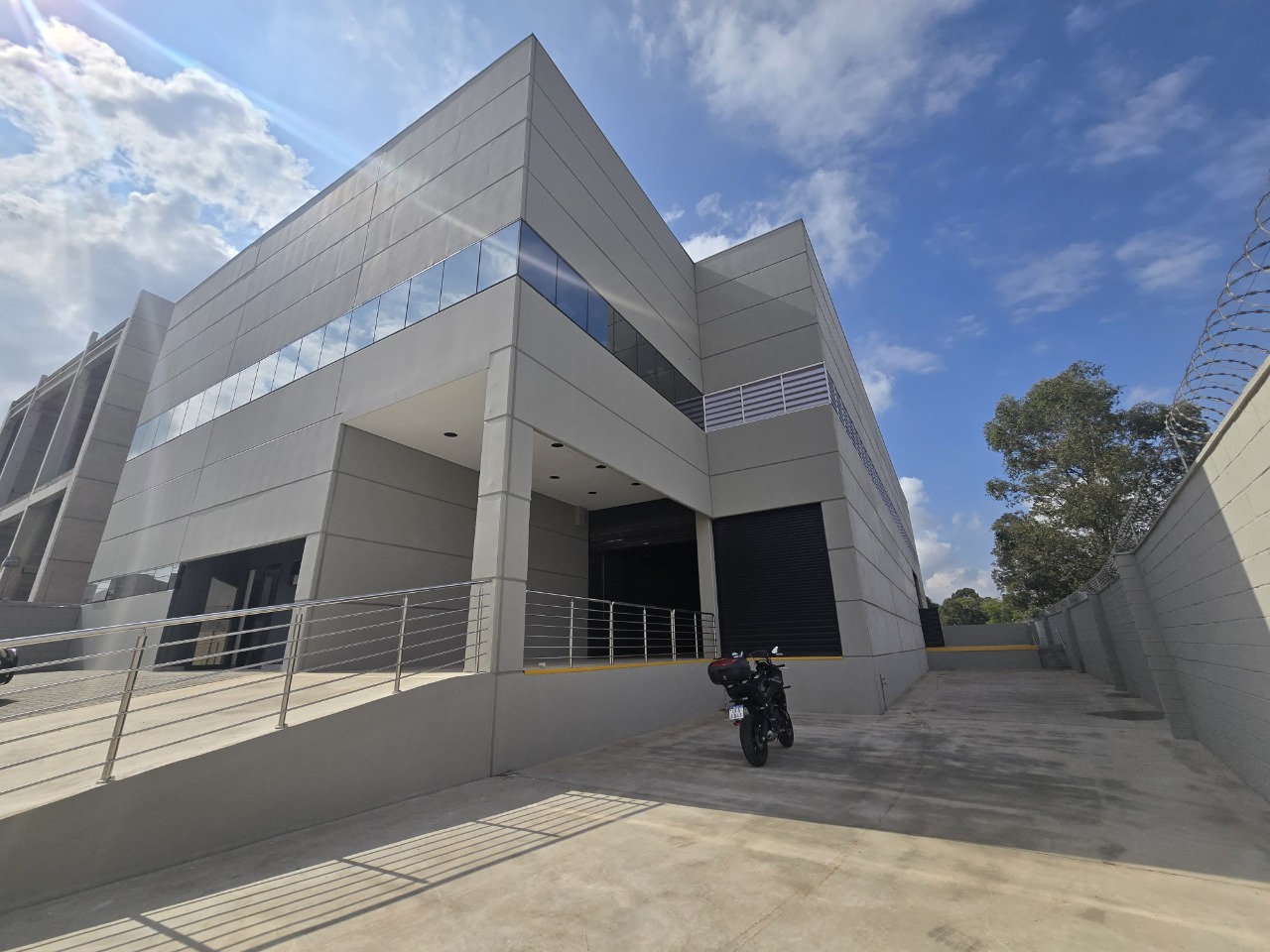 Galpão para Alugar em Condomínio em Sorocaba 1.200m² - 3 Docas. Fácil acesso à Rod. Castelo Branco