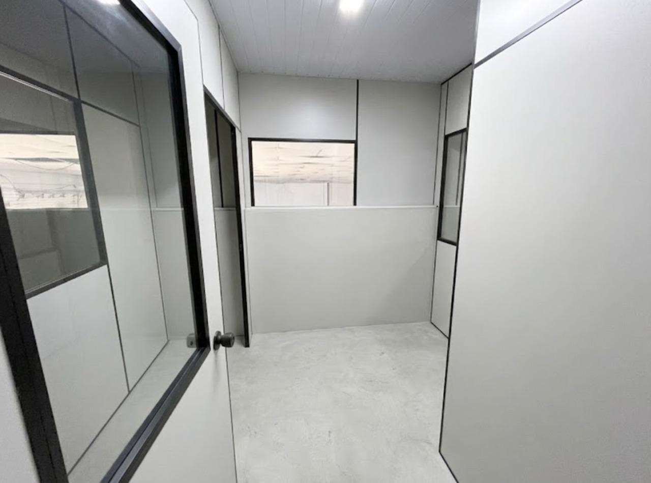 Galpão para alugar ou vender em Sorocaba na Av. General Carneiro, com 535 m², estacionamento e excelente visibilidade comercial