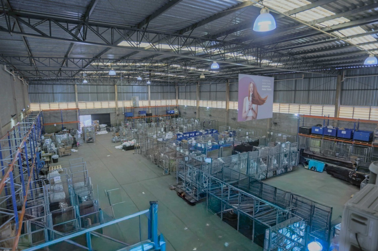 Galpão à Venda com Renda em Sorocaba, em Condomínio Fechado, com 1.317 m² Construídos, Doca e Pé-Direito de 12 m