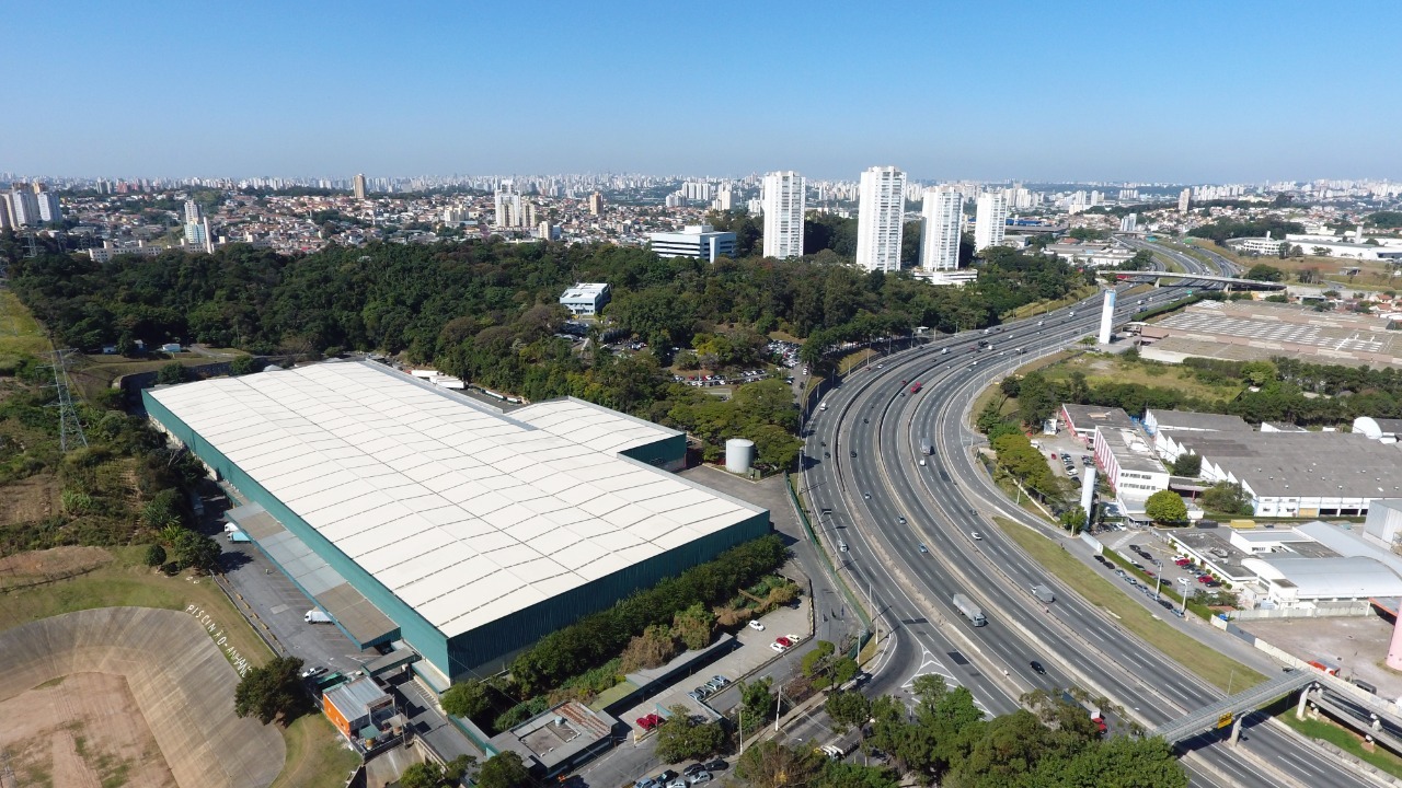 Galpão para alugar em São Paulo, com câmara fria na Rodovia Anhanguera