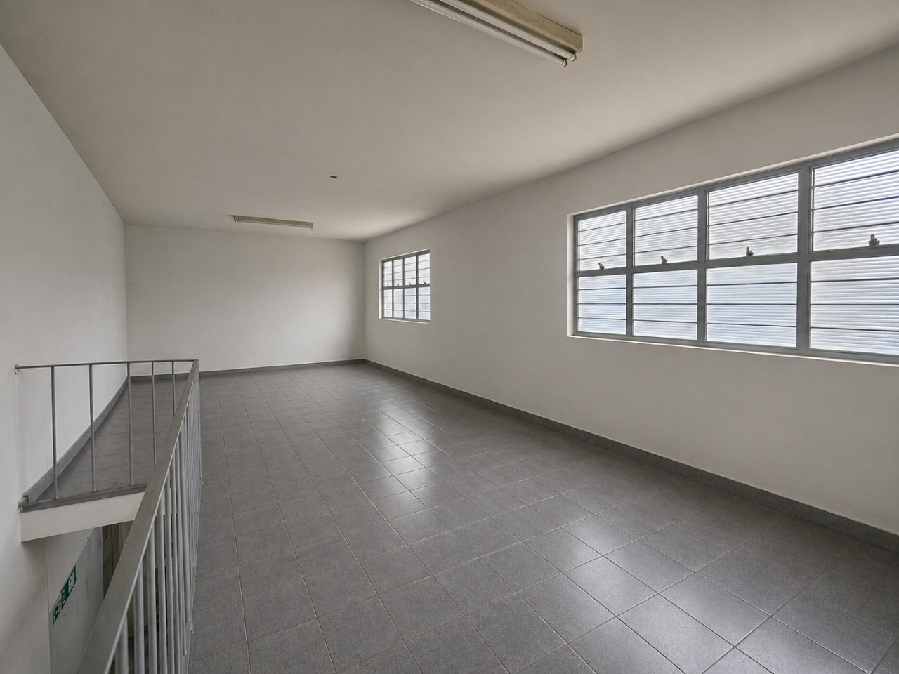 Galpão para alugar em Sorocaba no Jardim Paraná, próximo à Av. Itavuvu, com 780 m² e fácil acesso às rodovias Castelo Branco e Raposo Tavares