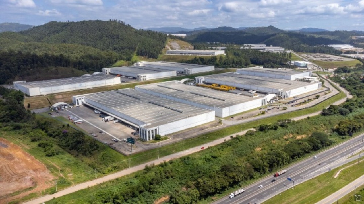 Galpão Logístico para Alugar em Cajamar, SP - 9.508m² Anhanguera, Pé-Direito 12m e Heliponto