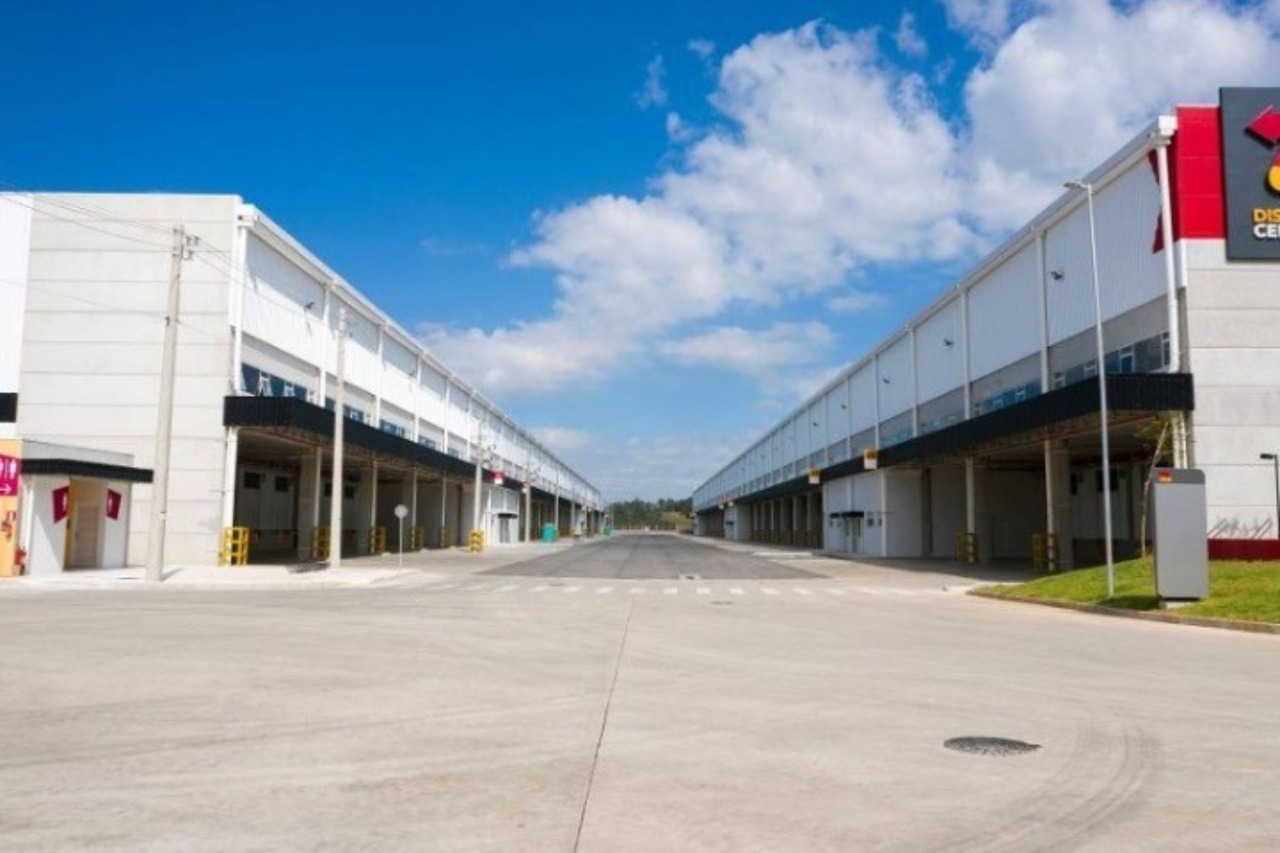 Galpão Industrial para Alugar e Venda em Condomínio em Cajamar, SP - 6.070m² Anhanguera e 10 Docas