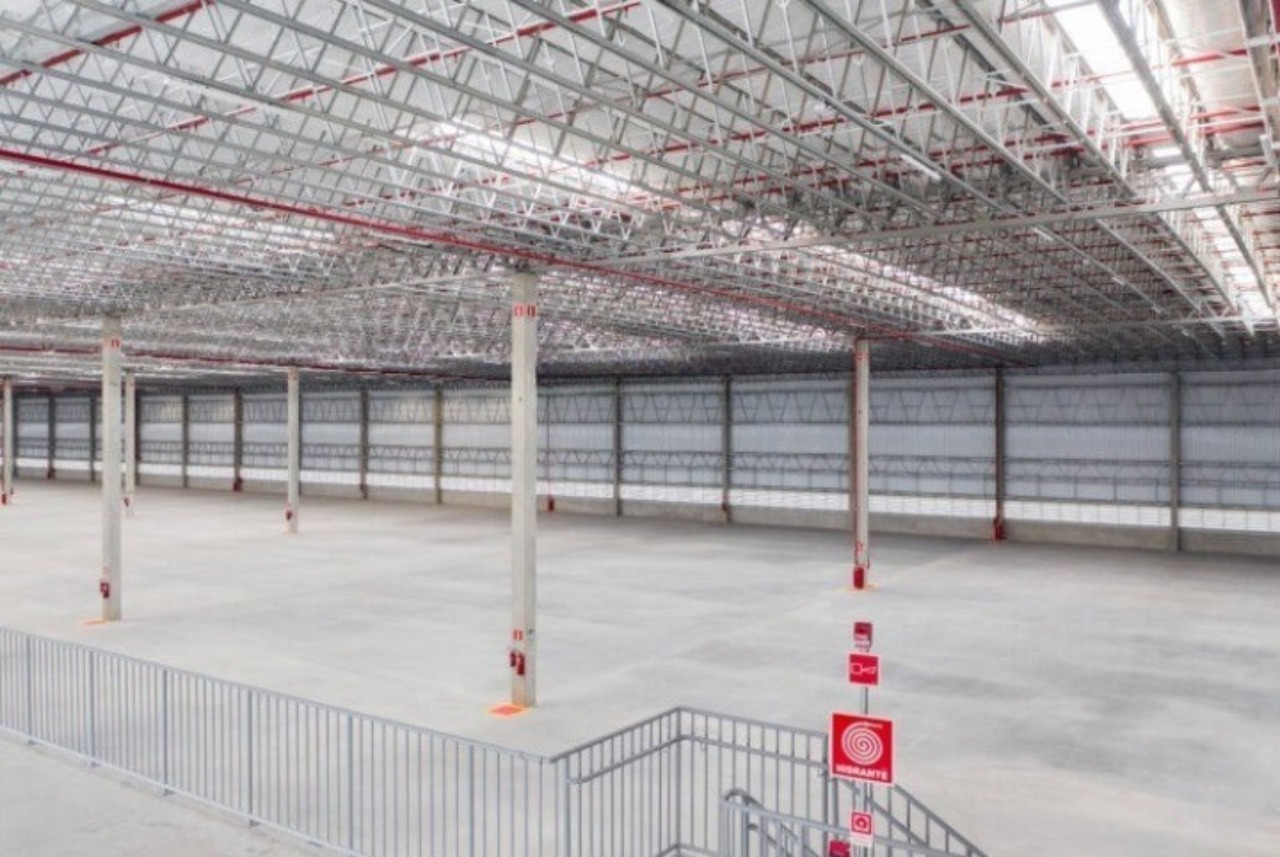 Galpão Industrial para Alugar e Venda em Condomínio em Cajamar, SP - 6.070m² Anhanguera e 10 Docas
