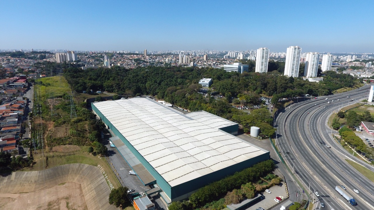 Galpão para alugar em São Paulo, com câmara fria na Rodovia Anhanguera