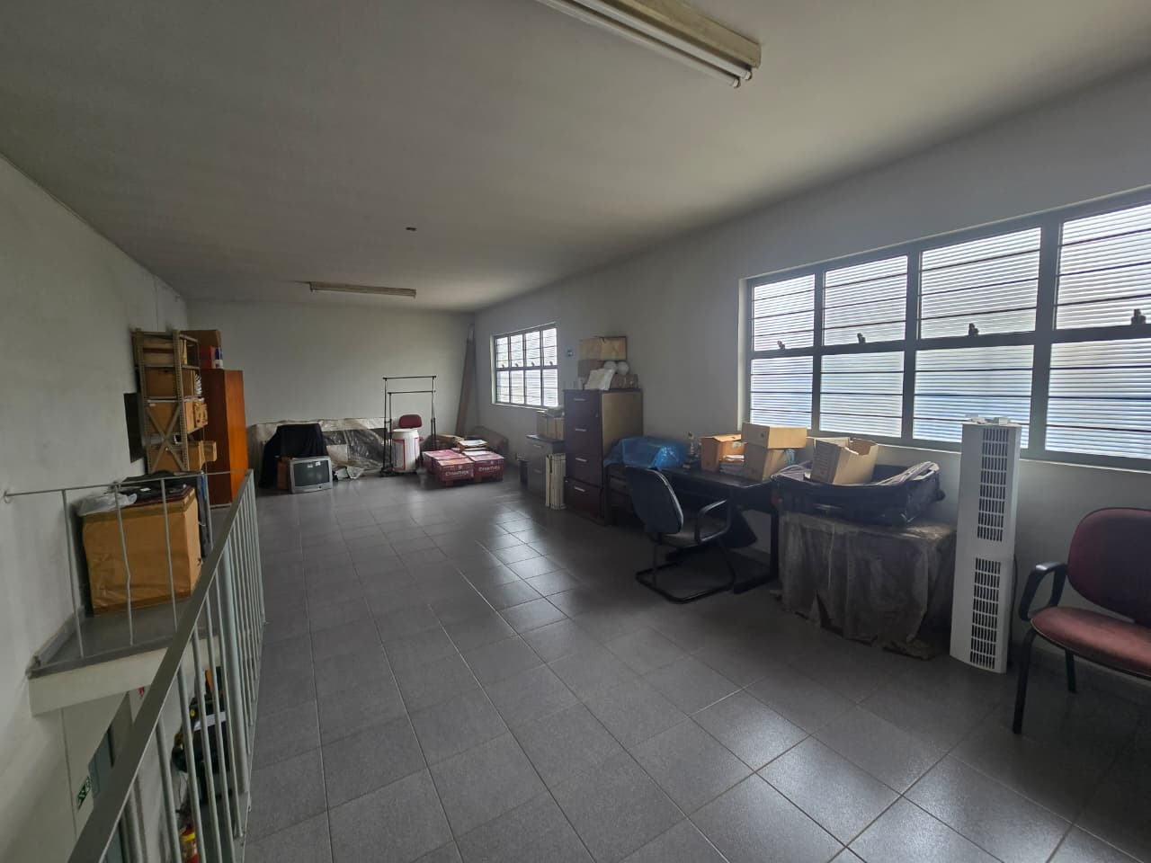 Galpão para alugar em Sorocaba no Jardim Paraná, próximo à Av. Itavuvu, com 780 m² e fácil acesso às rodovias Castelo Branco e Raposo Tavares
