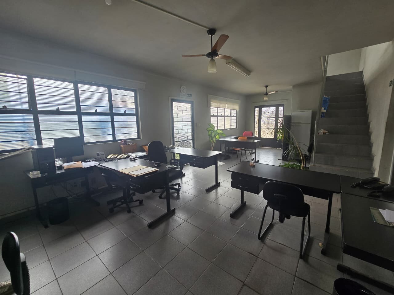 Galpão para alugar em Sorocaba no Jardim Paraná, próximo à Av. Itavuvu, com 780 m² e fácil acesso às rodovias Castelo Branco e Raposo Tavares