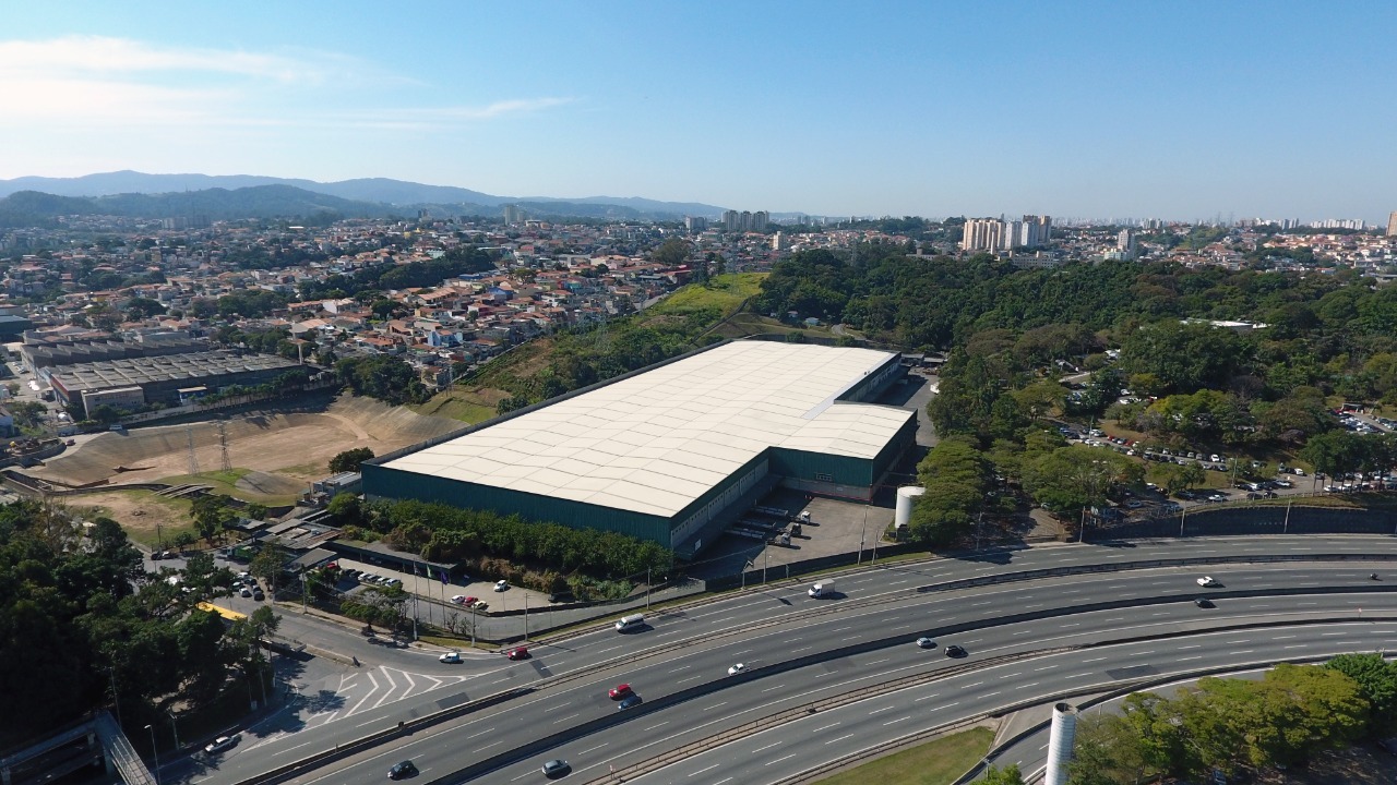 Galpão para alugar em São Paulo, com câmara fria na Rodovia Anhanguera