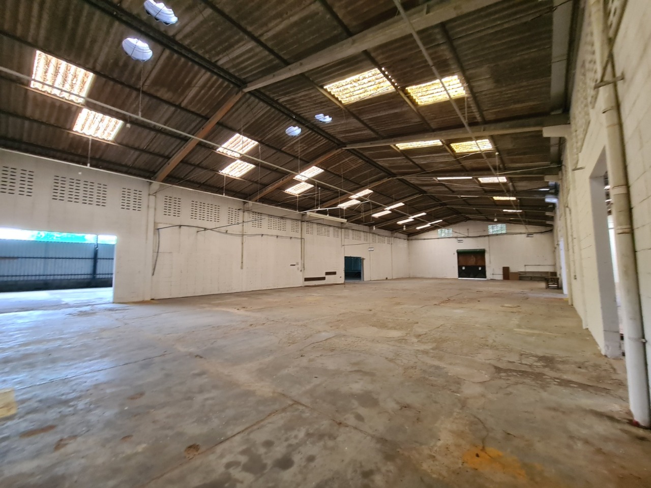 Galpão para Alugar ou Vender em Sorocaba, SP - 3.000m² Raposo Tavares Km 90 e Terreno 20.000m²