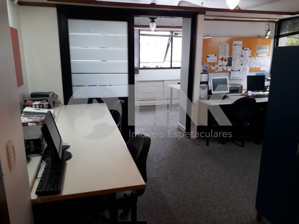 Sala comercial com 1 vaga de garagem à venda no bairro Três Figueiras em Porto Alegre próxima da Carlos Gomes