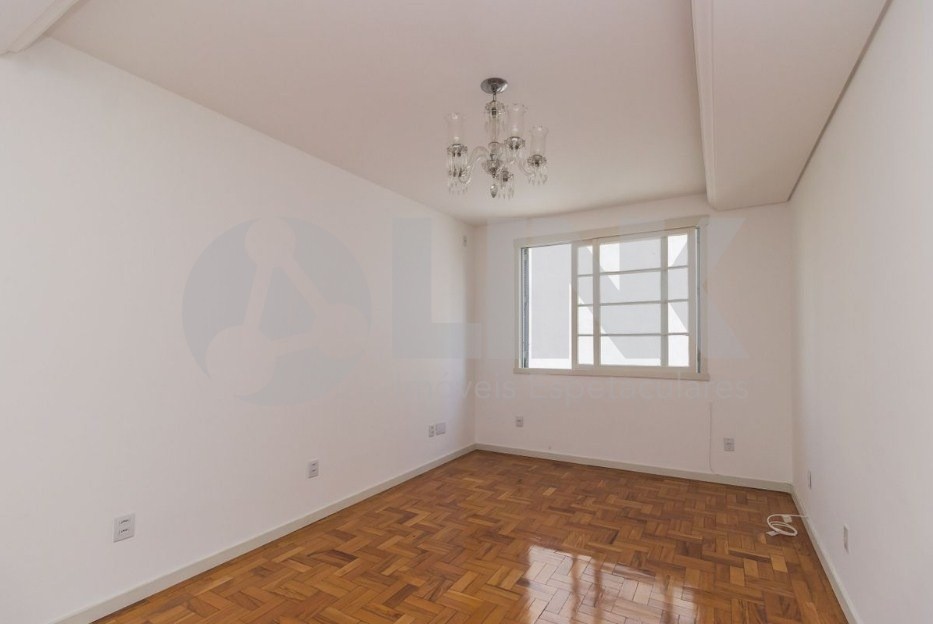 Apartamento de 2 dormitórios sendo 1 suíte à venda no bairro Auxiliadora em Porto Alegre próximo ao Zaffari Higienópolis