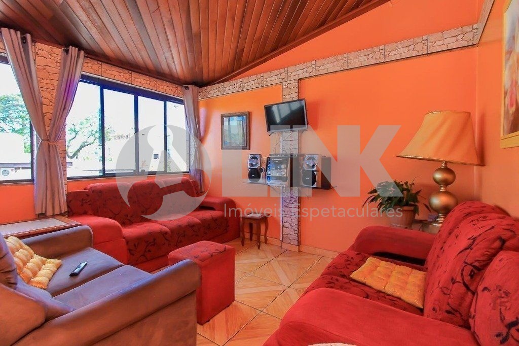 Casa de 2 dormitórios sendo 1 suíte com 2 vagas de garagem à venda no bairro Jardim Botânico em Porto Alegre próximo ao Shopping Bourbon Ipiranga
