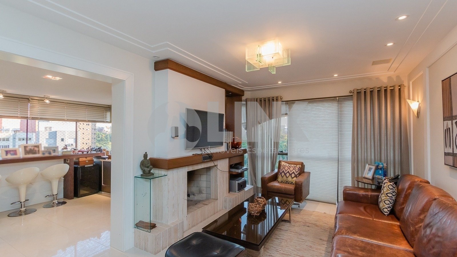 Apartamento alto padrão de 3 quartos 3 suítes e 2 vagas à venda no bairro Petrópolis em Porto Alegre