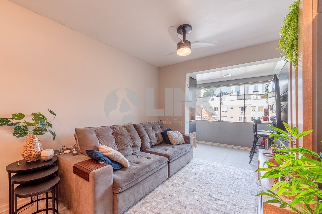 Apartamento 2 dormitórios com suíte e 1 vaga de garagem à venda no bairro Petrópolis em Porto Alegre próximo à Praça da Encol