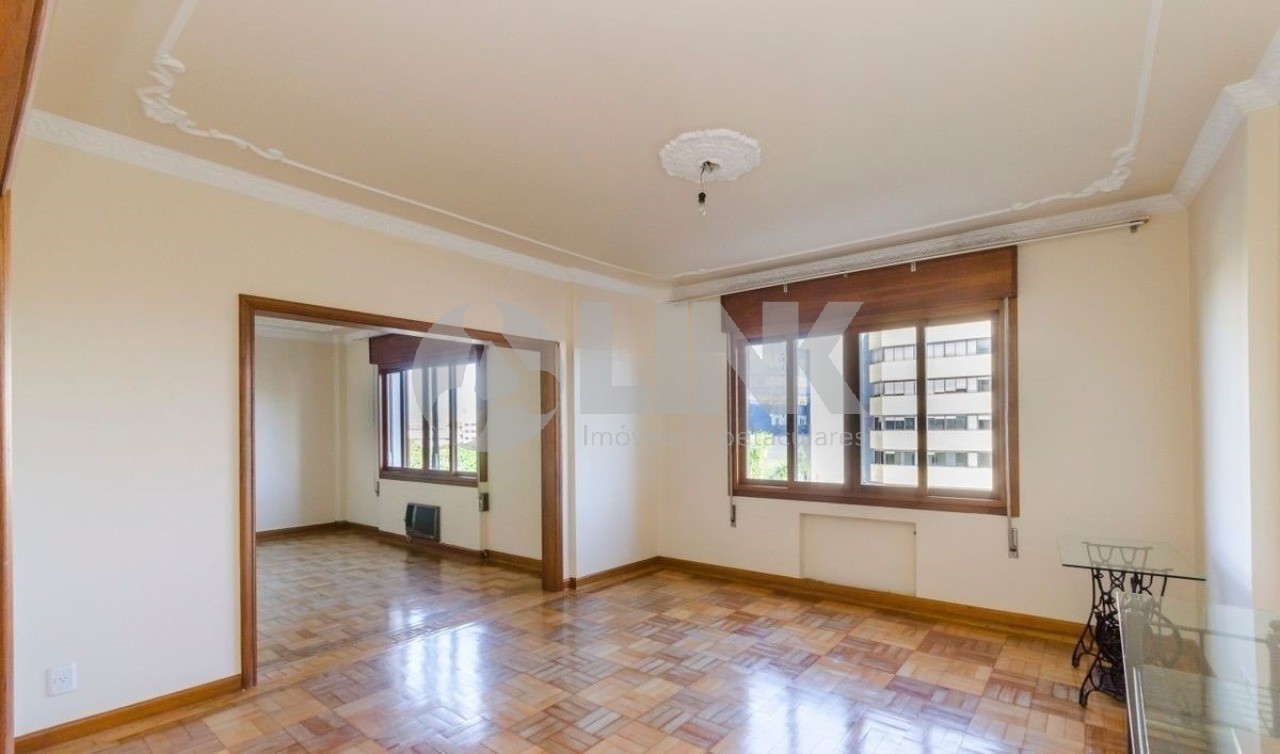 Apartamento de 3 dormitórios à venda no bairro Centro Histórico em Porto Alegre próximo ao Hospital Santa Casa