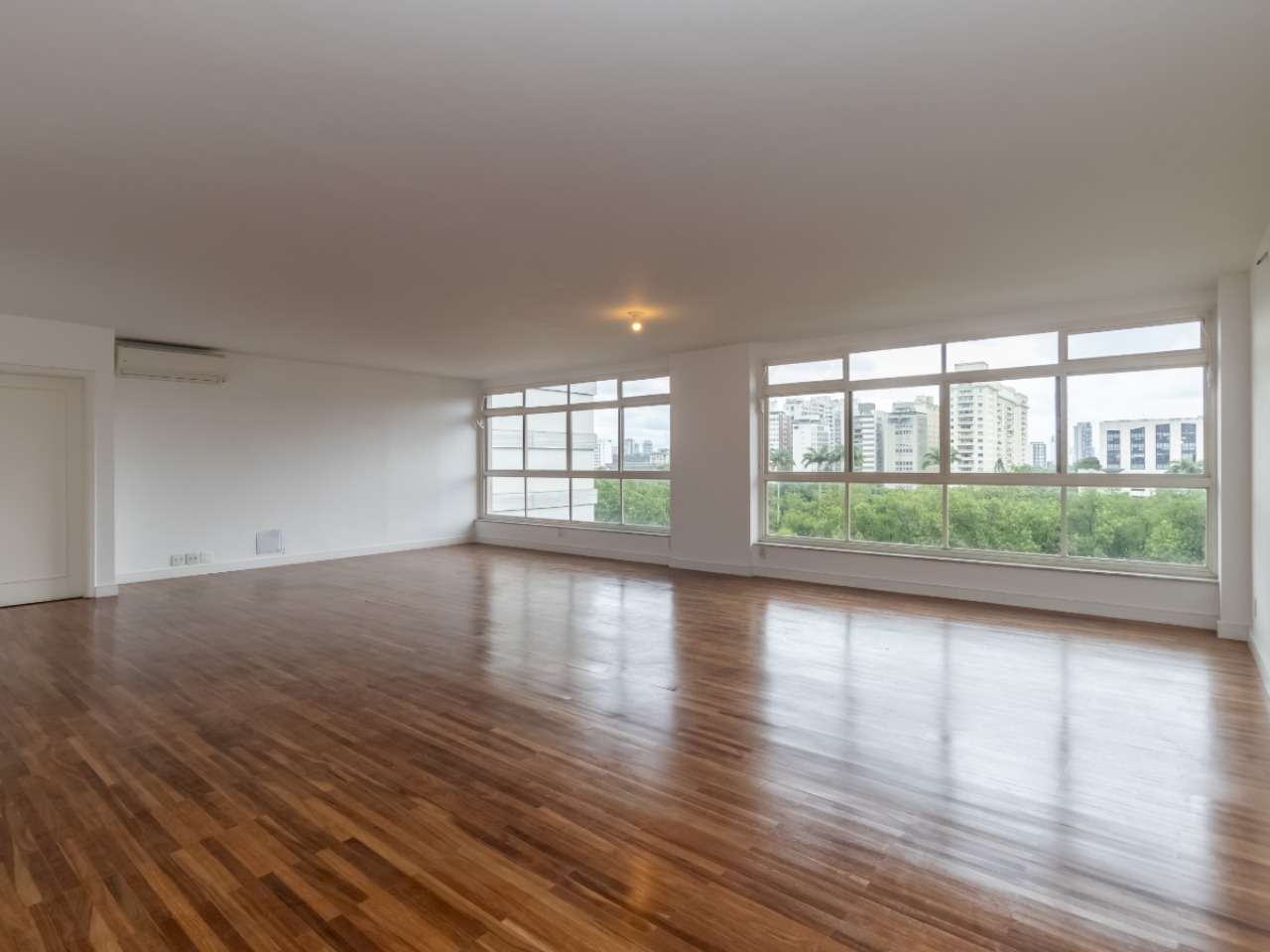 Apartamento, 3 quartos, 240 m² - Foto 1