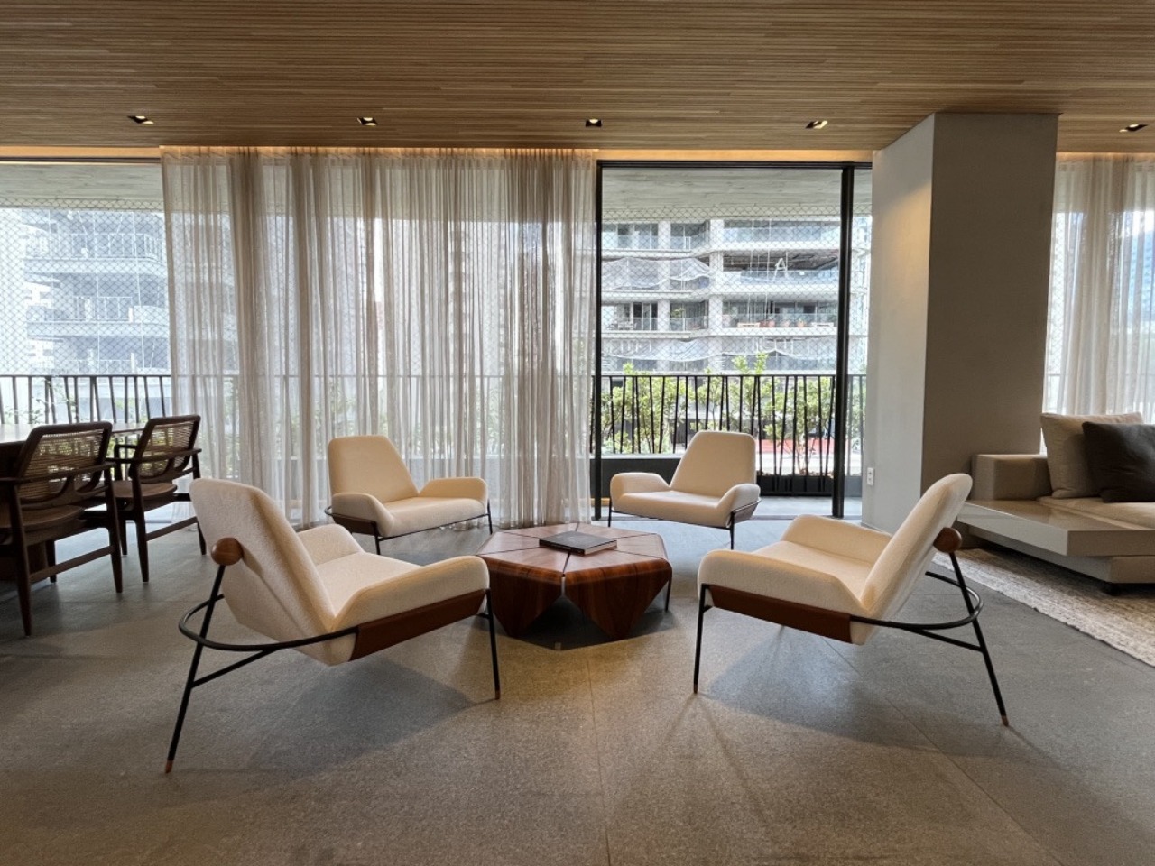 Apartamento, 3 quartos, 270 m² - Foto 2