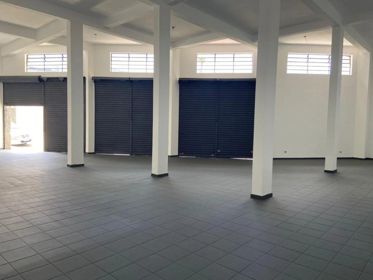 Sala-Conjunto, 350 m² - Foto 1