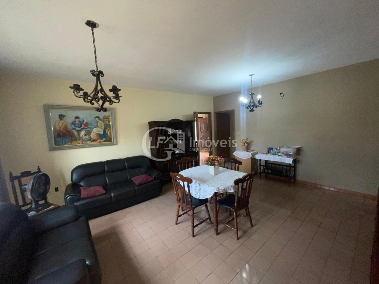 Impecável Casa à Venda na Orla Morena em Campo Grande-MS: 4 Quartos, 1 Suíte, 4 Salas, 2 Banheiros, 7 Vagas, 289,61 m²!