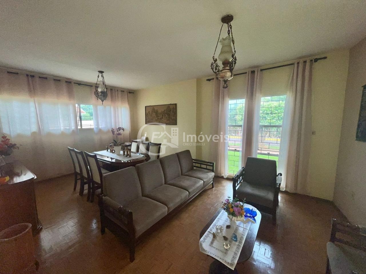 Impecável Casa à Venda na Orla Morena em Campo Grande-MS: 4 Quartos, 1 Suíte, 4 Salas, 2 Banheiros, 7 Vagas, 289,61 m²!