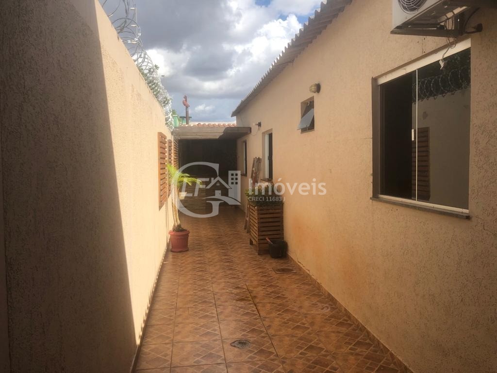 Imperdível! Casa à venda em Campo Grande-MS, Jardim Vida Nova, 3 quartos, 3 salas, 2 banheiros, 3 vagas, 161m². Venha conferir!