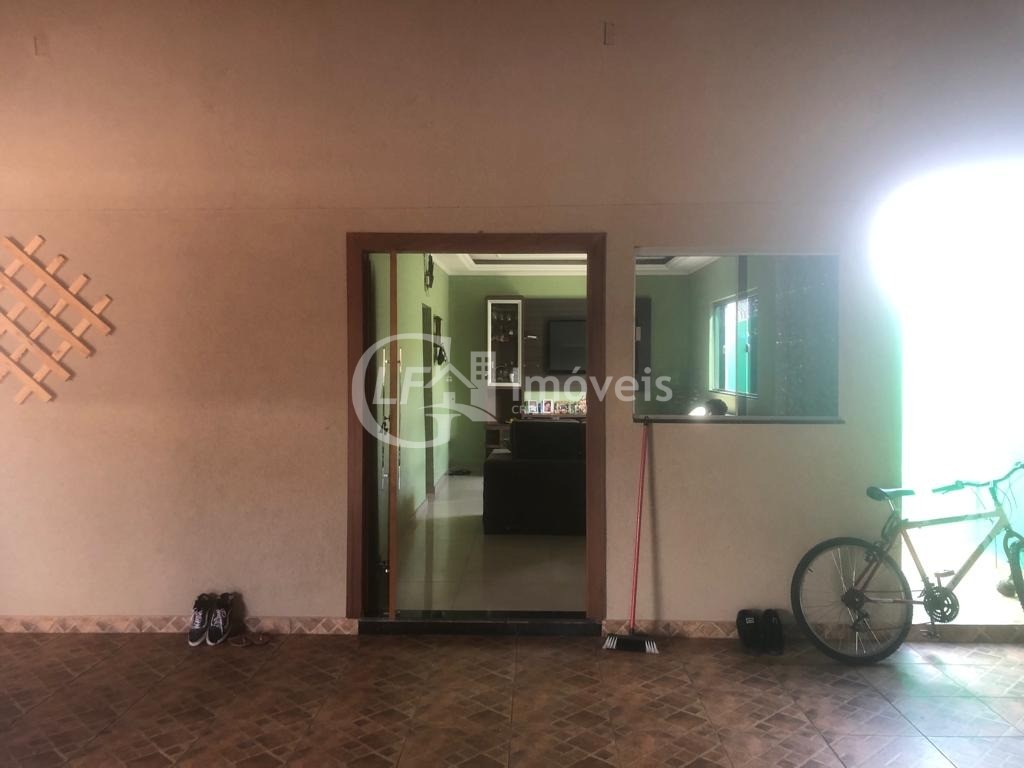 Imperdível! Casa à venda em Campo Grande-MS, Jardim Vida Nova, 3 quartos, 3 salas, 2 banheiros, 3 vagas, 161m². Venha conferir!
