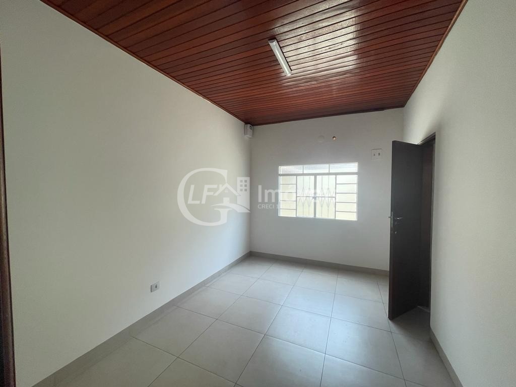 Espaço Comercial Impecável no Centro de Campo Grande-MS: 3 Quartos, 2 Salas, 4 Banheiros, 1 Vaga de Garagem - 220m²