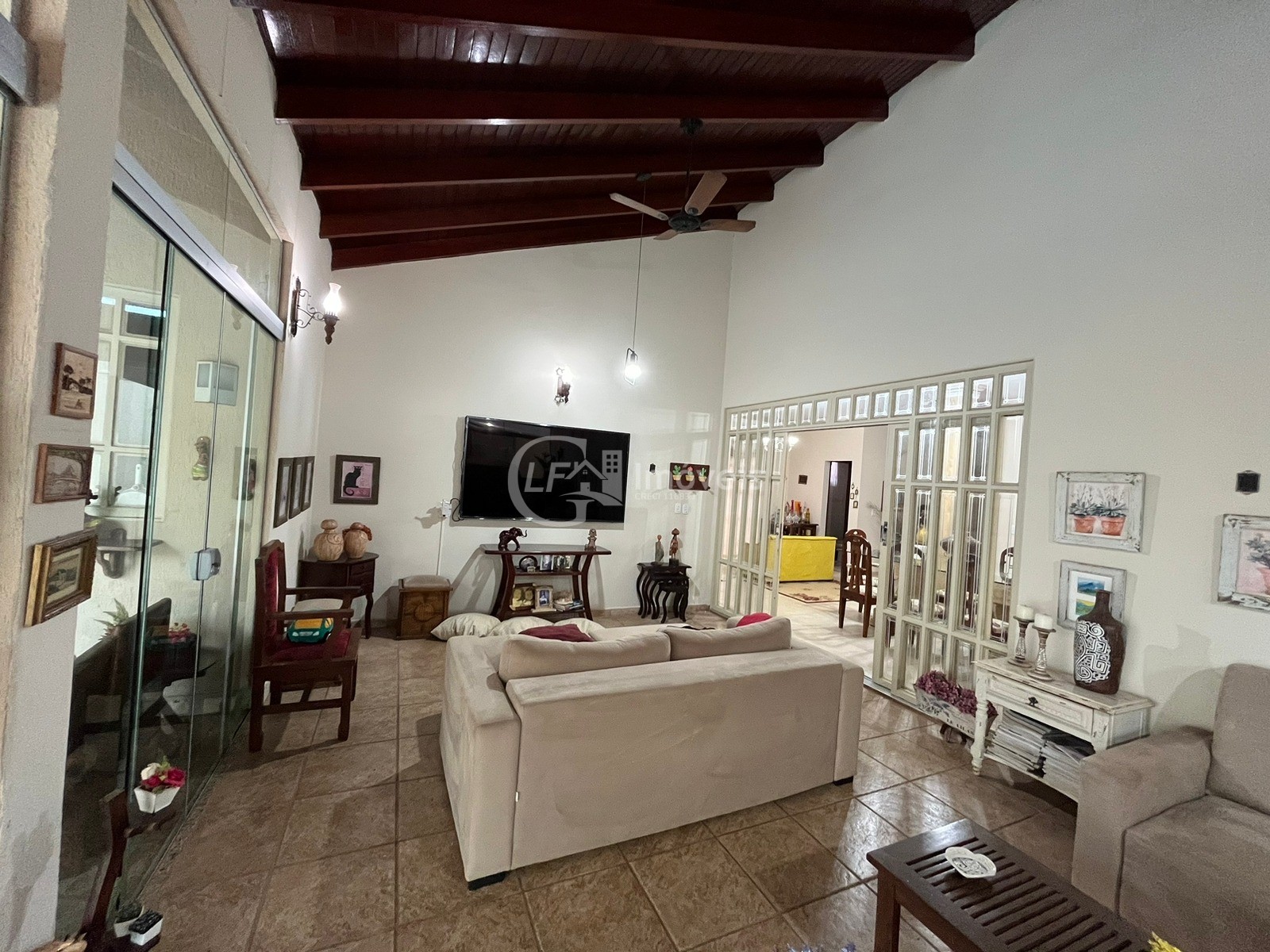 Linda casa de esquina - 4 quartos