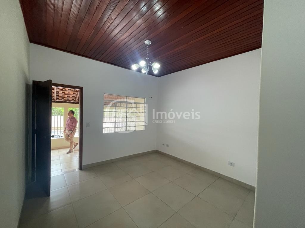 Espaço Comercial Impecável no Centro de Campo Grande-MS: 3 Quartos, 2 Salas, 4 Banheiros, 1 Vaga de Garagem - 220m²