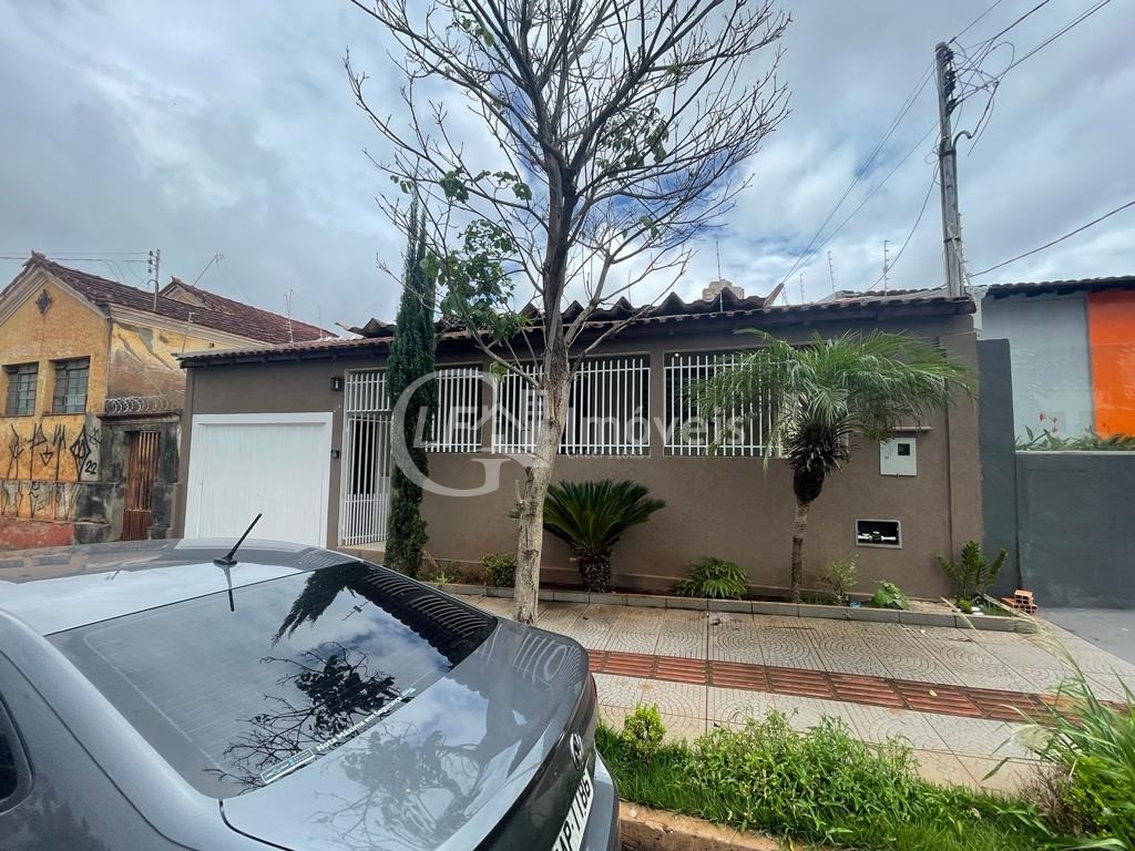 Espaço Comercial Impecável no Centro de Campo Grande-MS: 3 Quartos, 2 Salas, 4 Banheiros, 1 Vaga de Garagem - 220m²