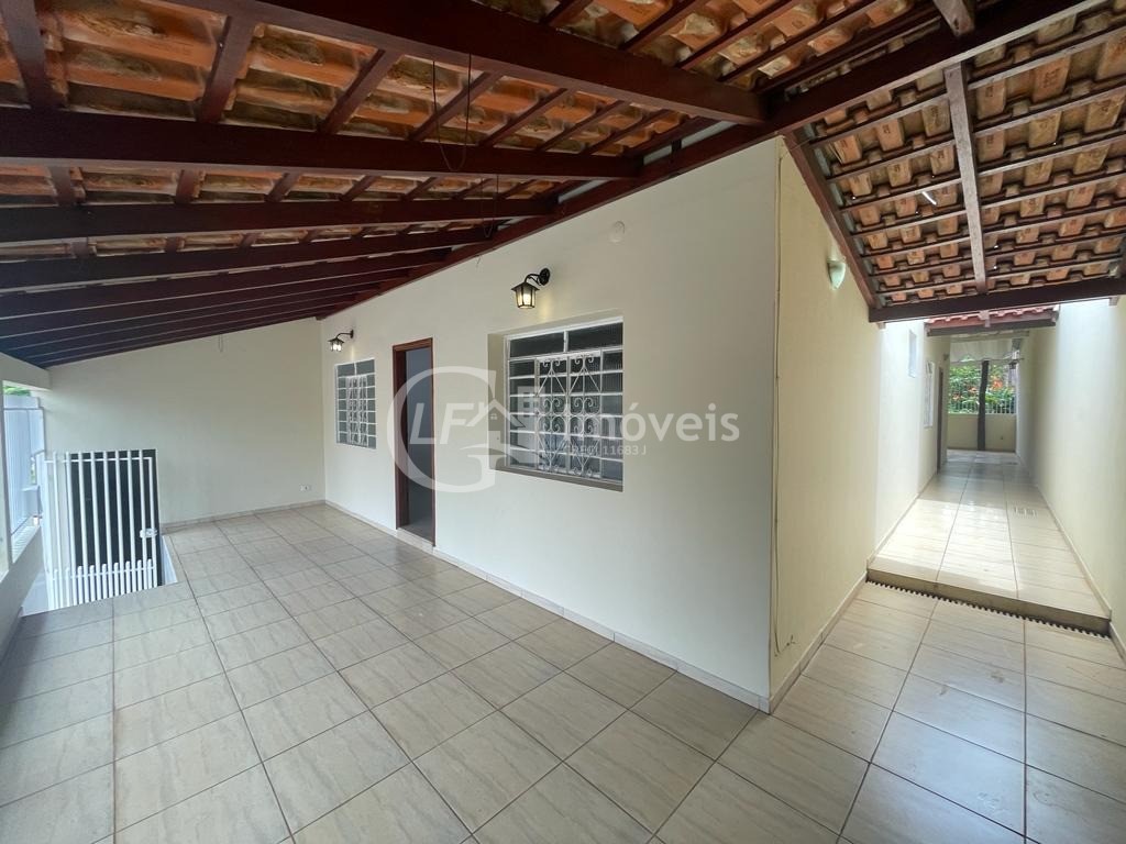 Espaço Comercial Impecável no Centro de Campo Grande-MS: 3 Quartos, 2 Salas, 4 Banheiros, 1 Vaga de Garagem - 220m²