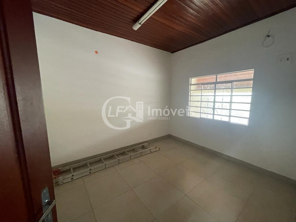 Espaço Comercial Impecável no Centro de Campo Grande-MS: 3 Quartos, 2 Salas, 4 Banheiros, 1 Vaga de Garagem - 220m²