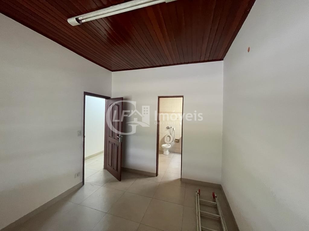 Espaço Comercial Impecável no Centro de Campo Grande-MS: 3 Quartos, 2 Salas, 4 Banheiros, 1 Vaga de Garagem - 220m²