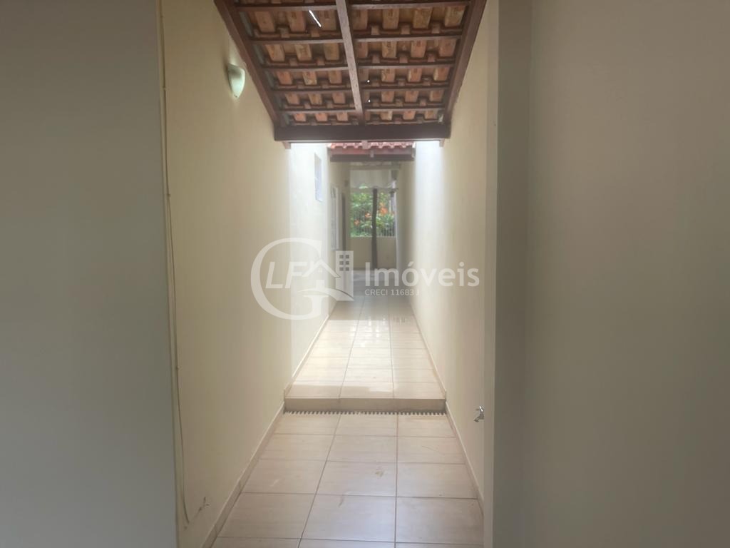 Espaço Comercial Impecável no Centro de Campo Grande-MS: 3 Quartos, 2 Salas, 4 Banheiros, 1 Vaga de Garagem - 220m²