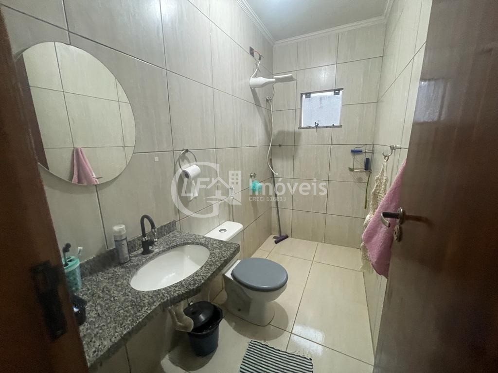 Imóvel à venda em Campo Grande-MS: Casa de 4 quartos na Vila Marli, com suíte, 2 salas, 3 banheiros, 6 vagas e 220m². Confira!