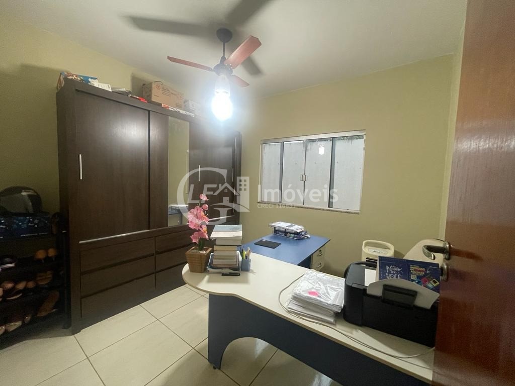 Imóvel à venda em Campo Grande-MS: Casa de 4 quartos na Vila Marli, com suíte, 2 salas, 3 banheiros, 6 vagas e 220m². Confira!